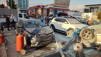 Ankara Çankaya'da meydana gelen trafik kazasında otomobil takla atarak benzinliğe