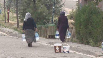 Ankara'da yaşanan su kesintileri vatandaşları isyana sevk etti. Zirvekent Mahallesi