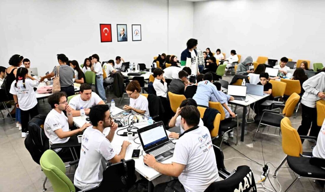 Antalya'da gerçekleşen NASA Uluslararası Uzay Uygulamaları Yarışması'nda gençler, uzay ve