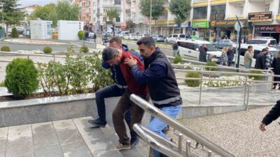 Çorum’da tartıştığı babasını tüfekle vurarak öldüren zanlı adliyeye sevk edildi.