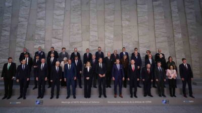 Milli Savunma Bakanı Yaşar Güler, NATO toplantısında diğer bakanlarla aile