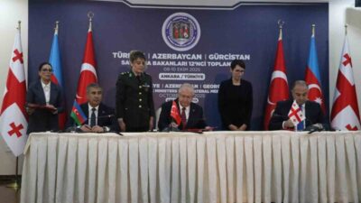 Türkiye-Azerbaycan-Gürcistan Savunma Bakanları Ankara'da toplandı. Bakan Yaşar Güler, bölgedeki iş