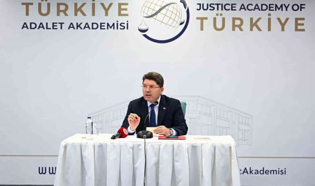 Adalet Bakanı Yılmaz Tunç, hakim-savcı yardımcılığı müessesiyle eğitimini tamamlayan adayların