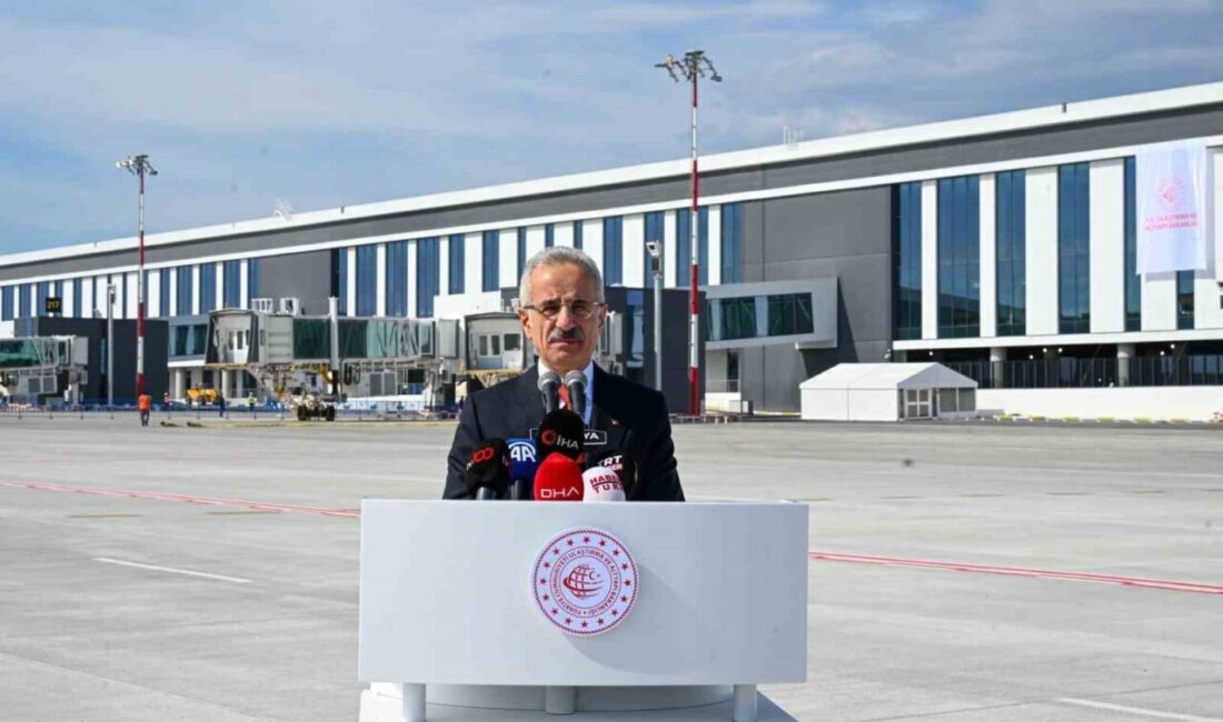 Ulaştırma ve Altyapı Bakanı Abdulkadir Uraloğlu, “11 bin 100 metrekarelik