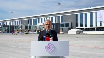 Ulaştırma ve Altyapı Bakanı Abdulkadir Uraloğlu, “11 bin 100 metrekarelik
