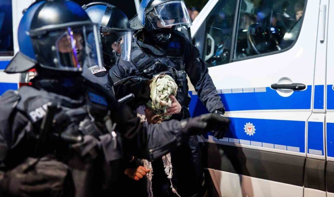 Berlin'de Filistin'e destek gösterisinde 193 kişi gözaltına alındı. İsrail yanlısı