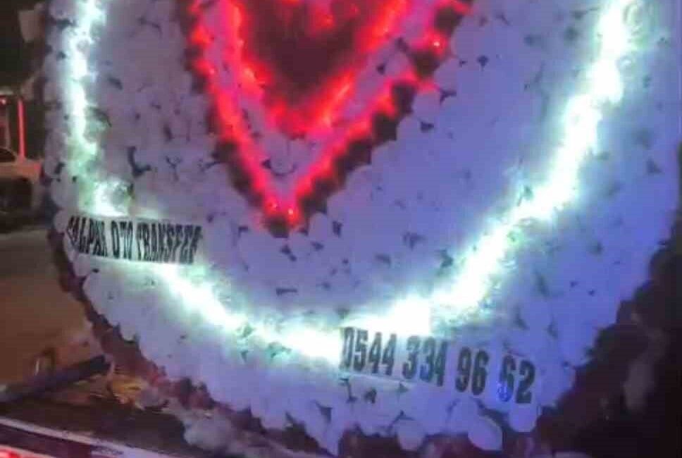 Adana’da aykırı ışık donanımı ve yüksek sesle müzikle trafikte seyreden