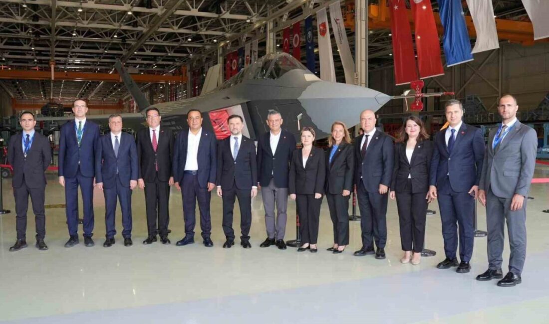 CHP Genel Başkanı Özgür Özel, TUSAŞ tarafından üretilen Milli Muharip
