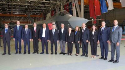 CHP Genel Başkanı Özgür Özel, TUSAŞ tarafından üretilen Milli Muharip