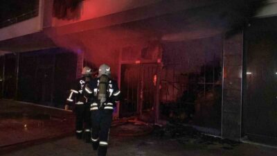 Çorum'da Osmancık Caddesi'ndeki bir apartmanın giriş katındaki depoda çıkan yangın,