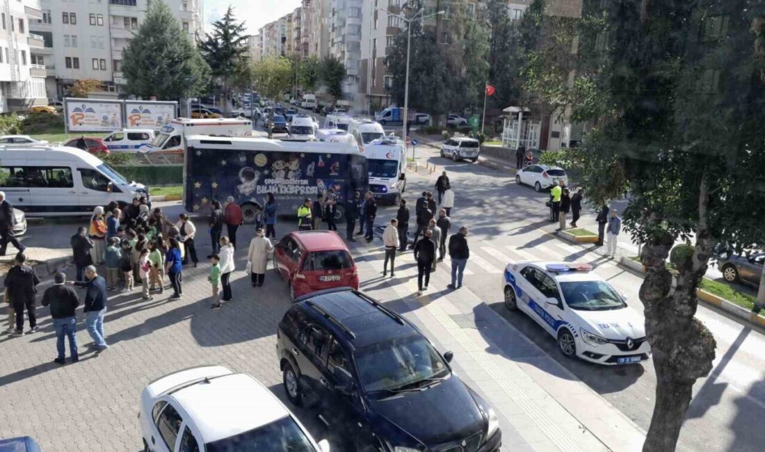 Çorum'da kitap fuarına giden 19 Mayıs İlkokulu öğrencilerini taşıyan belediye
