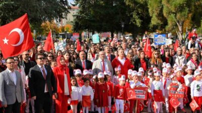 Çorum’da, 29 Ekim Cumhuriyet Bayramı kutlamaları kapsamında yüzlerce anaokulu öğrencisi,