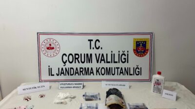 Çorum'da yapılan operasyonlarda 8 şüpheli uyuşturucuyla yakalandı. Operasyonlarda 1 kilo
