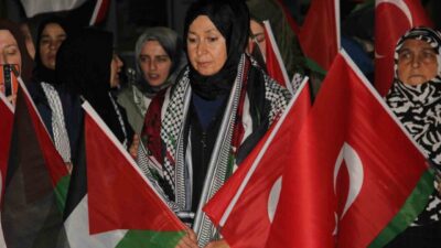 Çorum'da insanlar, İsrail'in müdahalesini protesto etmek için Küresel Sumud Filosu'na