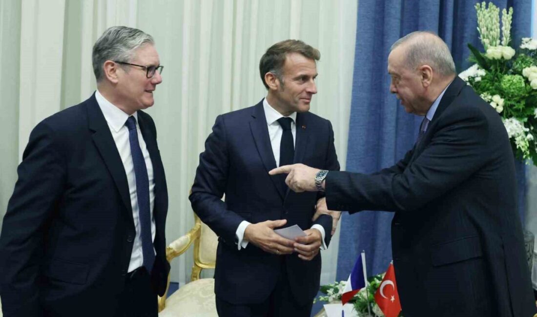 Cumhurbaşkanı Recep Tayyip Erdoğan, Mısır'daki Barış Zirvesi'nde Fransa Cumhurbaşkanı Macron