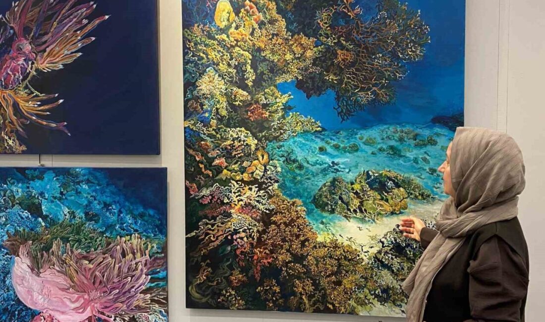 Artnouva Sanat Fuarı’nda eserlerini sanatseverlerle buluşturan sanatçı Zehra Erişen, deniz