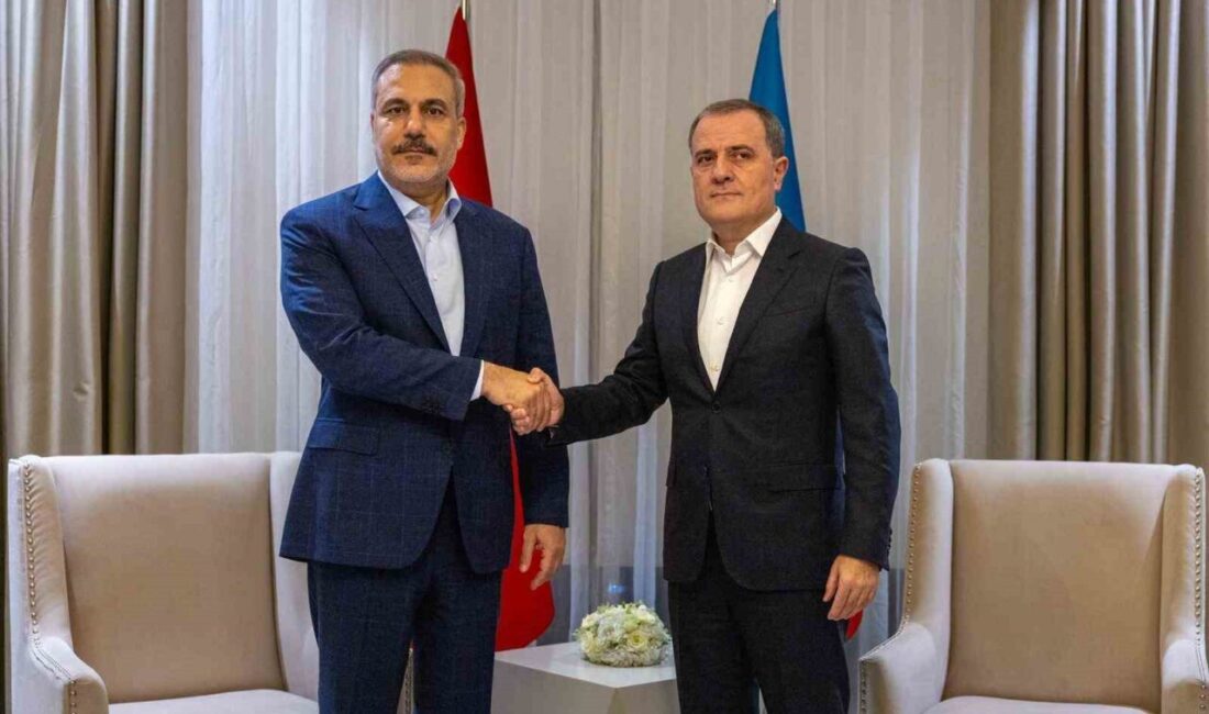 Hakan Fidan Azerbaycan Dışişleri Bakanı Ceyhun Bayramov'la Gebele'de bulunan Türk