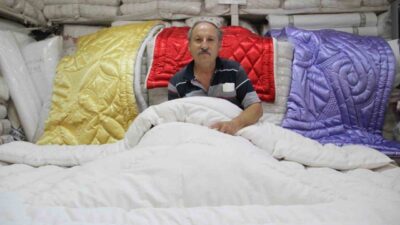 Çorum'da yorgancılar, vatandaşların doğal yataklara ilgi göstermesiyle yeniden popülerlik kazandı.