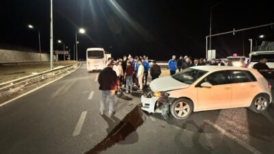 Hakkari-Van karayolunda Elazığspor oyuncularını taşıyan otobüs ile otomobilin çarpışması sunucu