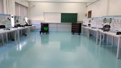 Samsun'da Elektrikli Araçlar Eğitim Merkezi Projesi'nin atölye kurulum aşaması, ekipmanların