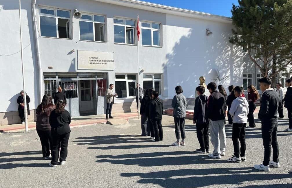 Ankara, Evren ilçesindeki okullarda Deprem Tahliye Tatbikatı gerçekleştirildi. Afete Hazırlık