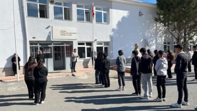 Ankara, Evren ilçesindeki okullarda Deprem Tahliye Tatbikatı gerçekleştirildi. Afete Hazırlık