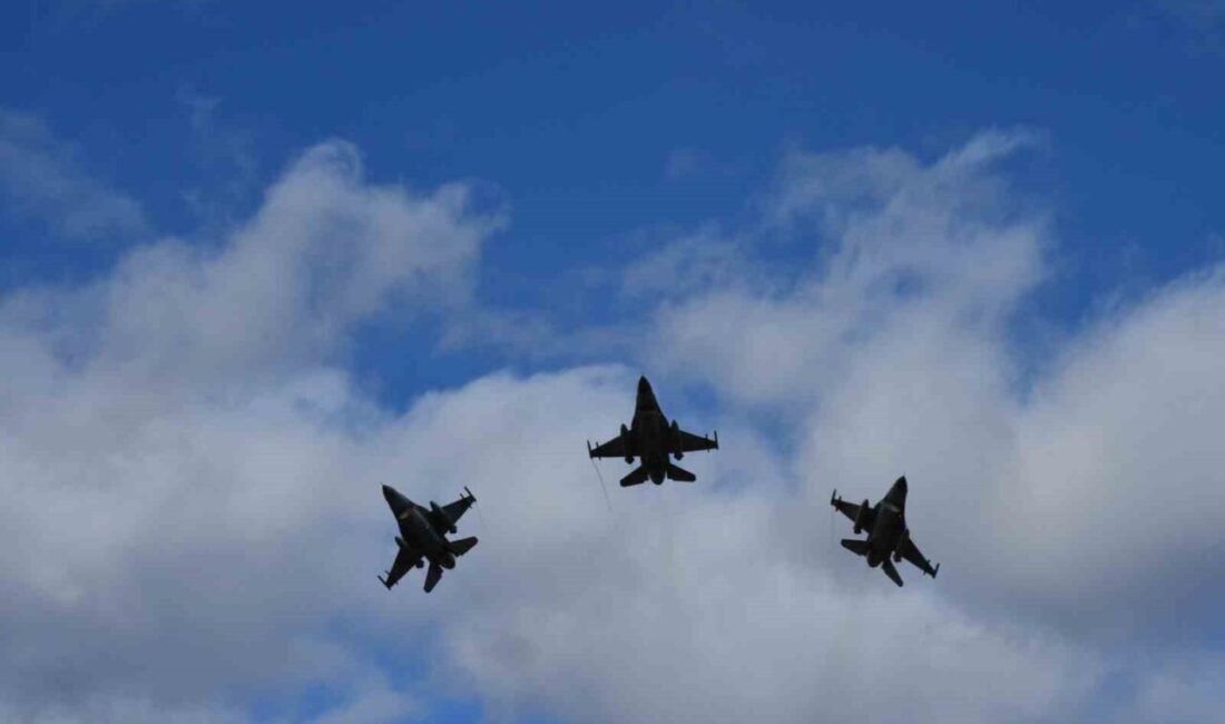 Çorum’da 29 Ekim Cumhuriyet Bayramı dolayısıyla F-16 uçaklarıyla yapılan gösteri