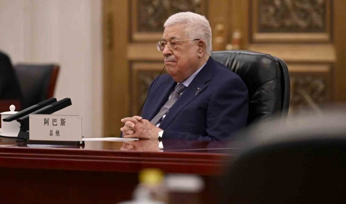 Katar basını, Gazze Barış Zirvesi'ne davet edilmeyen Mahmud Abbas'ın katılacağını