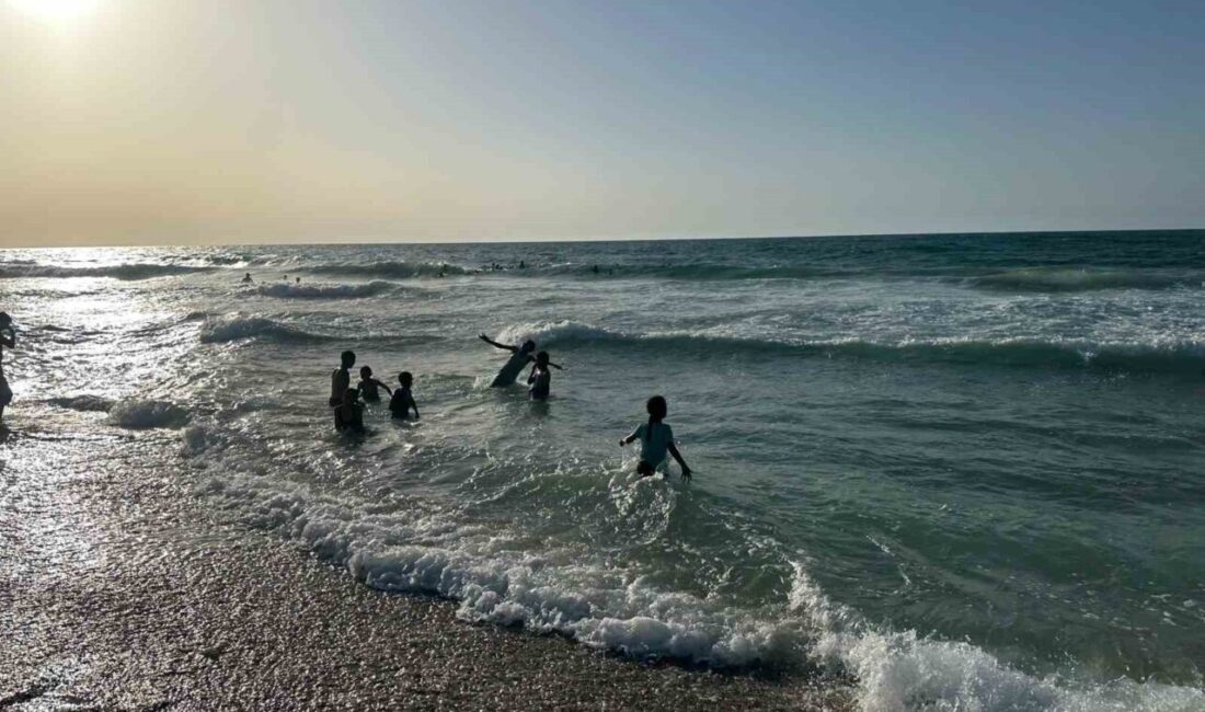 İsrail ablukasını delmeye çalışan Küresel Sumud Filosu’nu karşılamak için umutla