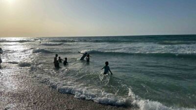 İsrail ablukasını delmeye çalışan Küresel Sumud Filosu’nu karşılamak için umutla