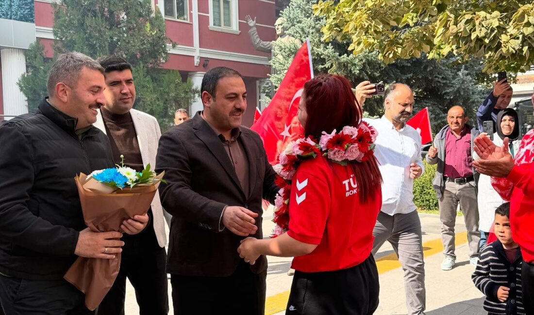 Çekya’nın Ostrava kentinde düzenlenen Avrupa Boks Şampiyonası’nda altın madalya kazanarak