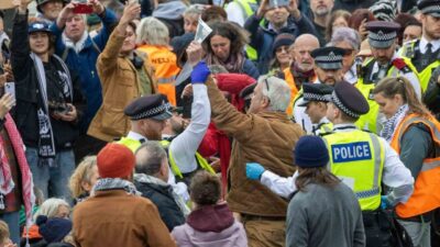 İngiltere'nin başkenti Londra'da Filistin Eylemi grubuna destek veren protestolarda 492