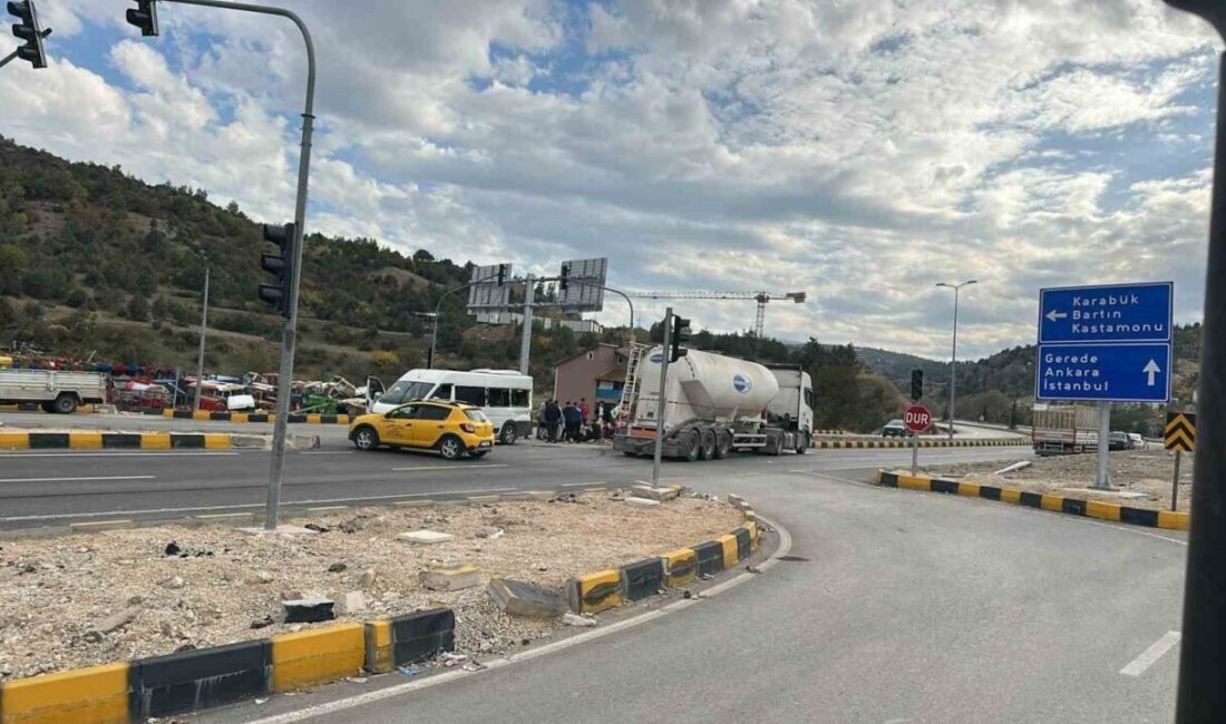 Karabük’te tır ile öğrenci taşıyan minibüsün çarpışması sonucu 9 öğrenci