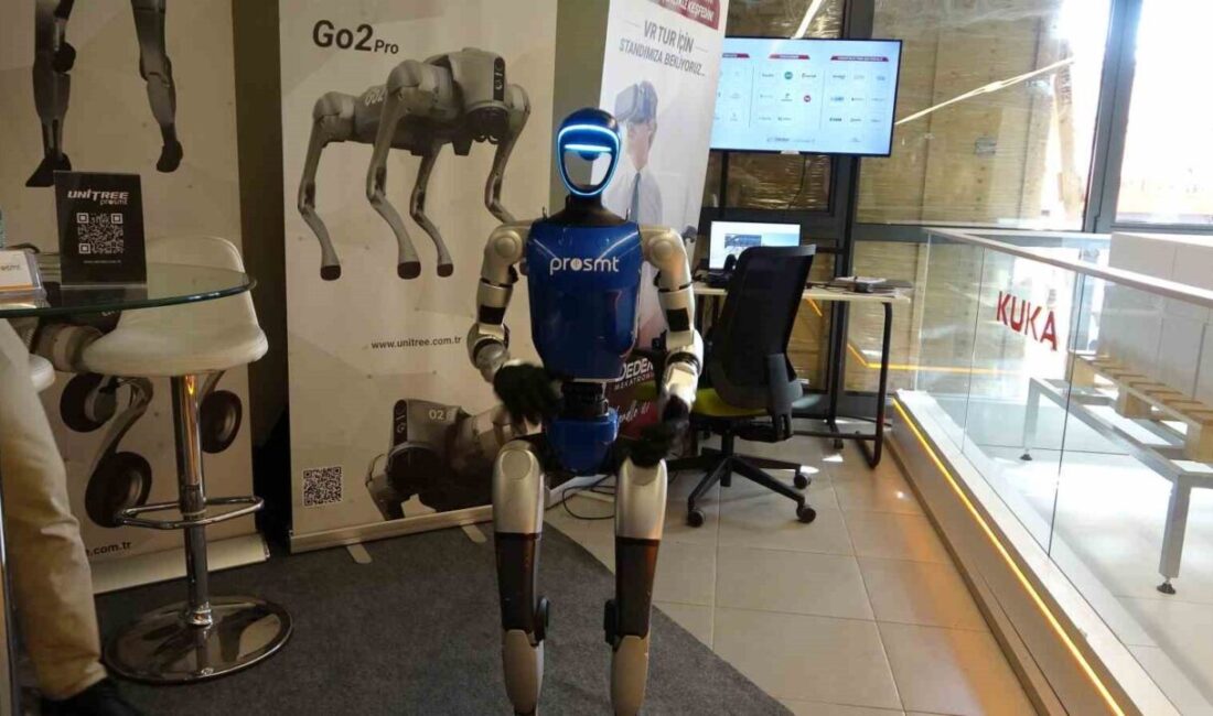 İstanbul Kartal'da düzenlenen 'Robotik Otomasyon Çözümleri Zirvesi'nde sektörün öncü isimleri