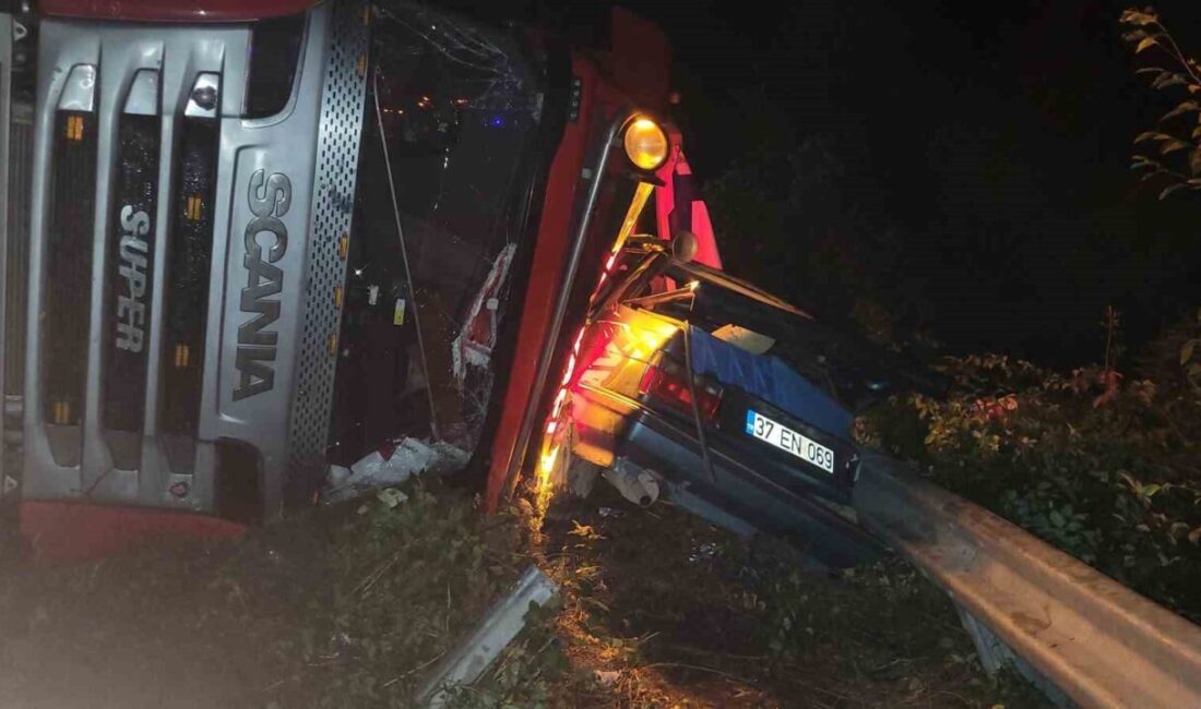 Kastamonu’nun İnebolu ilçesinde tırın otomobilin üzerine devrildiği kazada 2 kişi