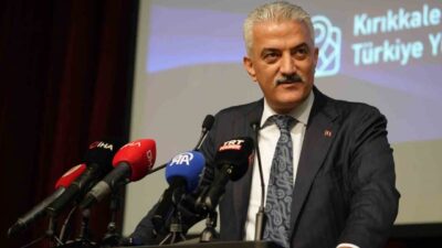 Kırıkkale Valisi Mehmet Makas, gençlere önemli görevler düşeceğini söyleyerek, Türkiye'nin