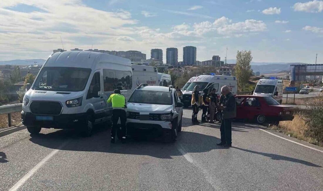 Kırıkkale’de iki otomobilin kafa kafaya çarpıştığı kazada 4 kişi yaralandı.