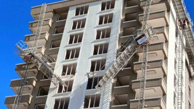 Ankara'daki inşaat kazasında hayatını kaybeden Emrah Akbay ve kuzeni Nedim