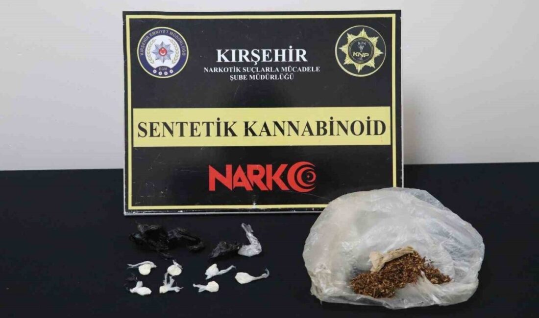 Kırşehir'de polis operasyonunda uyuşturucu ticareti yapan H.A. tutuklandı. Yapılan aramalarda