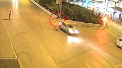 Kırıkkale'de Alparslan Türkeş Bulvarı'nda kaza meydana geldi. Otomobilin çarpması sonucu