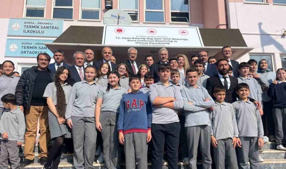 Bursa Cumhuriyet Başsavcılığı, Orhaneli'deki köy okuluna 15 bilgisayar bağışladı. Bursa