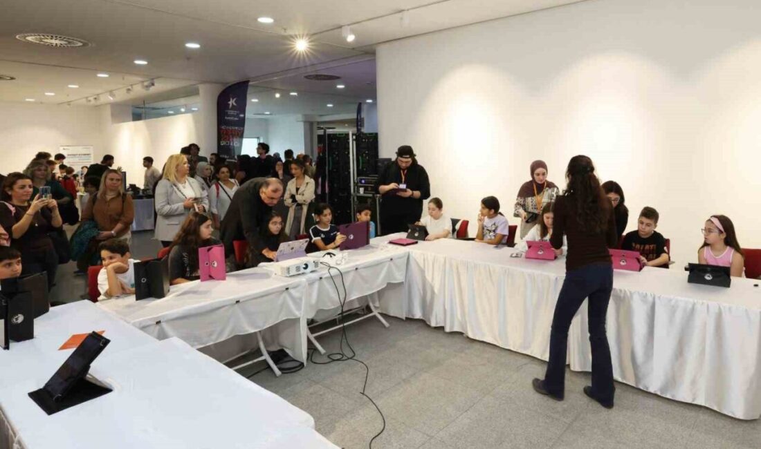 Küçükçekmece'de gerçekleşen "Yapay Zeka Şenliği 2025" etkinliği, yapay zeka teknolojisini