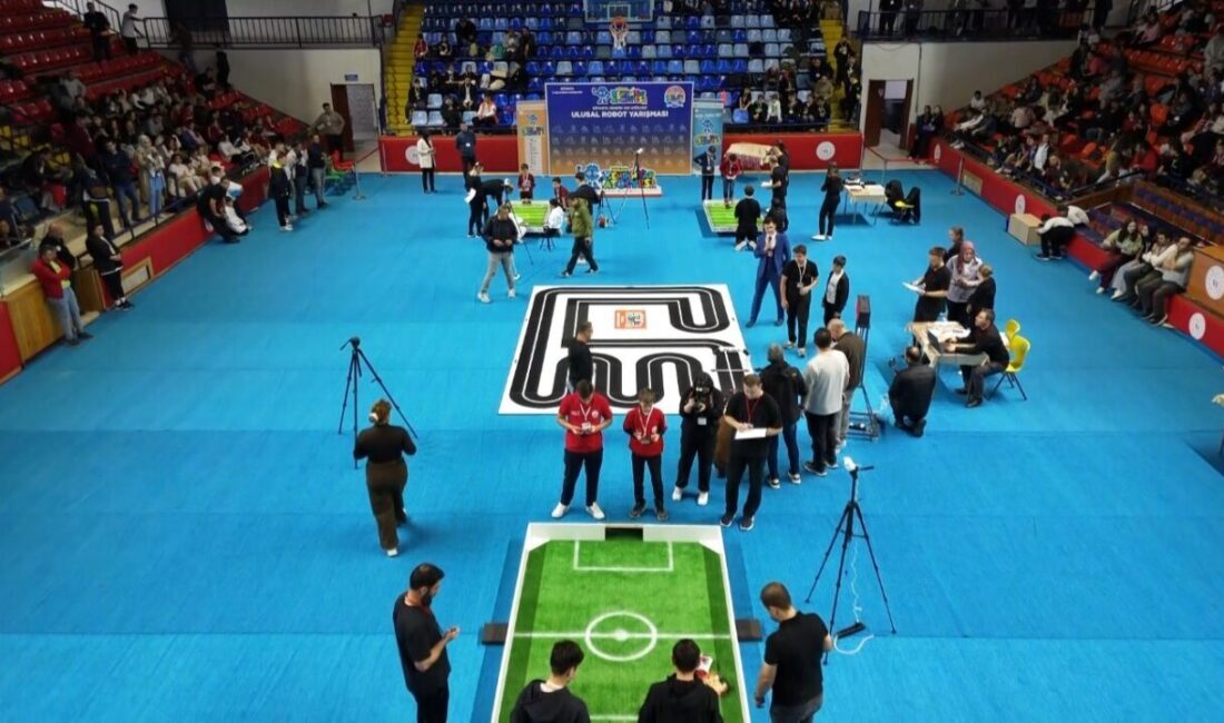 Kütahya’da düzenlenen Ulusal Robot Yarışması, büyük bir heyecan ve coşkuya