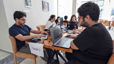 Mersin Büyükşehir Belediyesi, NASA Space Apps Challenge etkinliği düzenledi. Gençler