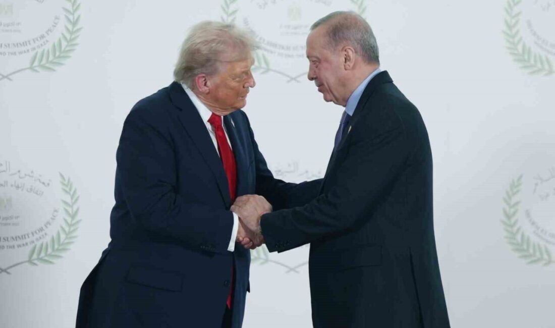 ABD Başkanı Trump, Barış için Şarm El-Şeyh Zirvesi'nde liderlerle fotoğraf