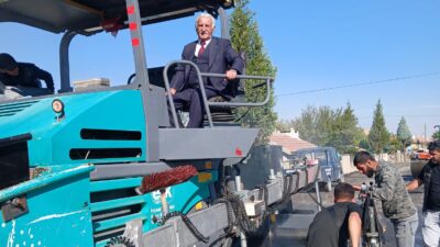 Başkan Duran Asfalt Serim Makinesine Çıktı, Çalışmalara Bizzat Katıldı Köseli