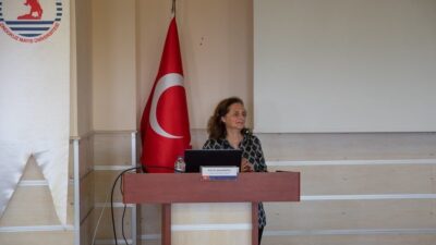 OMÜ'de gerçekleşen panelde Prof. Dr. Ayşe Kuleyin, üniversitelerin e-atık konusunda