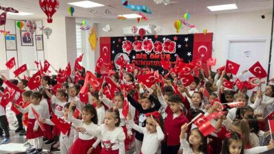 Pursaklar Belediyesi’ne bağlı Nezaket Okullarında, 29 Ekim Cumhuriyet Bayramı büyük
