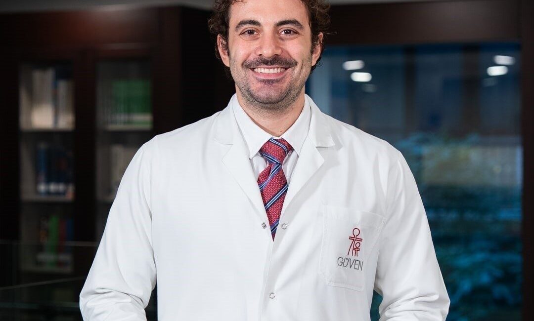 Güven Hastanesi Radyoloji Uzmanı Dr. Emre Utkan Büyükceran, meme kanserinde