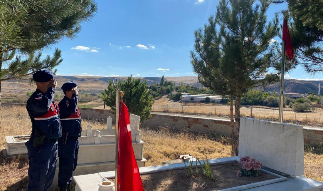 Yerköy İlçe Jandarma Komutanlığı ekipleri, Şehit Mürsel Ocak’ın kabrini ziyaret